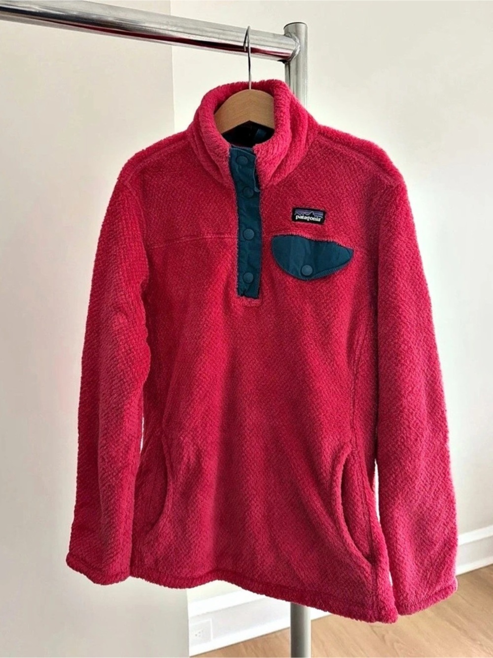 Patagonia Lightweight Synchilla Snap-T Pullover Kids size 10 Medium hot pink